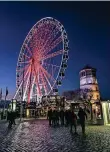  ?? FOTO: END ?? Seit ein paar Jahren steht regelmäßig das Riesenrad auf dem Platz.