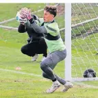  ?? FOTO: DIRK PÄFFGEN ?? Steht wieder bei der U23 im Tor: Jan Olschowsky.