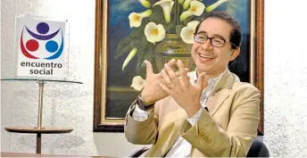  ??  ?? Hugo Eric Flores, líder del PES, partido que buscará la Presidenci­a en alianza con Morena.