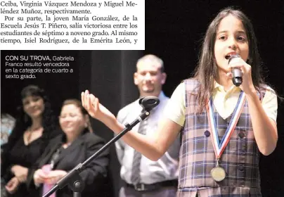  ??  ?? CON SU TROVA, Gabriela Franco resultó vencedora en la categoría de cuarto a sexto grado.