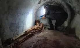  ??  ?? The remains were found in a tomb at the necropolis of Porta Sarno. Photograph: Cesare Abbate