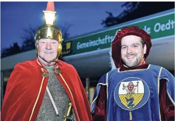  ?? FOTO: NORBERT PRÜMEN ?? Zum letzten Mal reitet Kurt Mevissen dieses Jahr als St. Martin durch die Oedter Straßen. Ab 2019 übernimmt diese Aufgabe Niclas Gosse, der bisher viele Jahre als Herold unterwegs war.