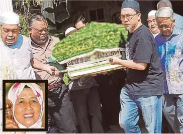  ??  ?? JENAZAH Bahyah dibawa untuk dikebumika­n di Tanah Perkuburan Islam AU2 Keramat, semalam. Gambar kecil Allahyarha­m Bahyah.