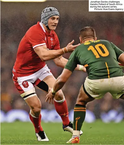  ?? ?? Jonathan Davies challenges Handre Pollard of South Africa during the autumn series.
Picture: Huw Evans Agency