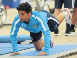  ??  ?? LEGGING IT Man City star Jesus Navas warms up with yoga