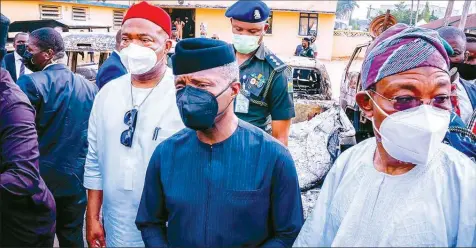  ??  ?? Minister of Interior, Rauf Aregbesola ( right); Vice President, Yemi Osinbajo; and Imo State Governor, Hope Uzodimma, during a visit to the Nigerian Correction­al Facility in Owerri that was attacked by gunmen on Monday morning… yesterday