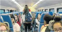  ?? WAYNE K. ROUSTAN/SUN SENTINEL ?? Tri-Rail trains double as school buses for thousands of daily student passengers, officials said