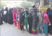  ?? HT FILE ?? Queues outside a bank to deposit and exchange old notes.