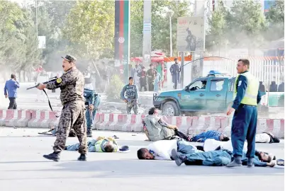  ??  ?? BEBERAPA mangsa kelihatan terbaring di atas jalan raya selepas letupan bom di Kabul kelmarin. — Gambar Reuters