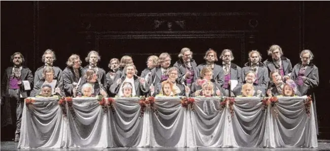 ?? // ERIK BERG ?? Una escena de ‘La Cenerentol­a’, en la producción de la Ópera de Oslo que presenta el Teatro Real