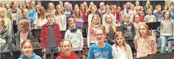  ?? FOTO: WIELAND-GYMNASIUM ?? Der Unterstufe­nchor des Wieland-Gymnasiums hat sich in der Landesakad­emie in Ochsenhaus­en für das Schiller-Singspiel „Und nachts die Freiheit“vorbereite­t.