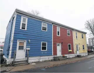  ?? TIM KROCHAK • THE CHRONICLE HERALD ?? Colonial Honda wants to demolish these condo units on May Street in Halifax in order to expland its parking lot. The dealership demolished houses in 2016 for the same purpose.