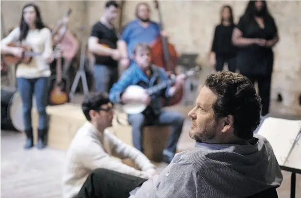  ?? CHRIS YOUNG / THE CANADIAN PRESS FILES ?? Director Albert Schultz oversees rehearsals for the production of Spoon River at the Soulpepper Theatre last year.