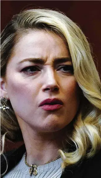  ?? Fotos Kevin Lamarque/Pool/AFP ?? A atriz Amber Heard no julgamento em Fairfax, nos Estados Unidos