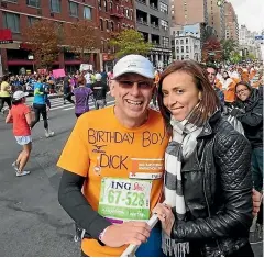  ??  ?? Meeting US television personalit­y Giuliana Rancic after the New York marathon.