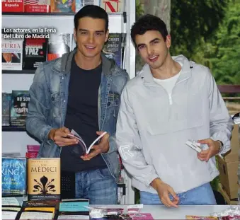  ??  ?? Los actores, en la Feria del Libro de Madrid.Eduardo Pérez y Santiago Talledo, estrellas de Disney