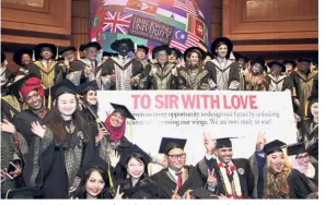  ??  ?? One for the album as Lim (middle, behind the banner) is flanked by Sultanah Kalsom on his right during the December 2018 convocatio­n.