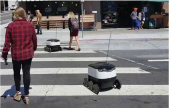  ??  ?? БудущЕЕ БлизКо: скоро роботы-курьеры будут обычной частью городского пейзажа.