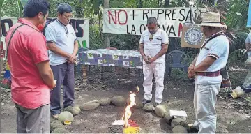  ?? ?? Los pueblos indígenas manifestar­on que la construcci­ón de la represa dañaría caudal de río.