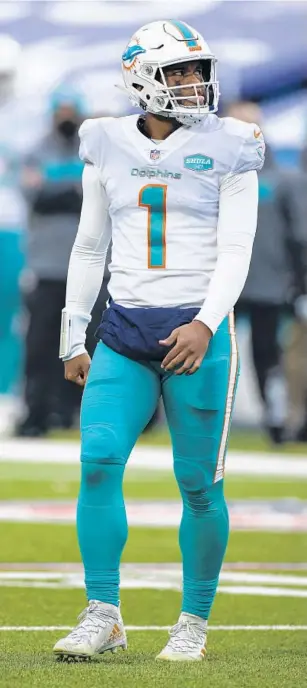  ?? BRETTCARLS­EN/AP ?? Dolphins quarterbac­k Tua Tagovailoa still has a lot to prove next season.