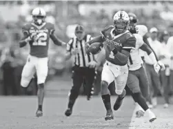  ??  ?? Oklahoma quarterbac­k Kyler Murray (1) runs down the sidelines during the first half against Baylor on Sept. 29.