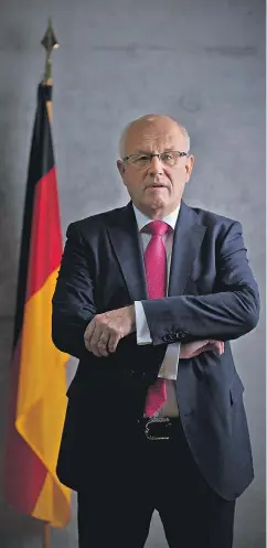  ?? FOTO: LAIF ?? „Die Bürger bewegen in diesen Tagen schon wieder andere Fragen und Sorgen“, sagt Unionsfrak­tionschef Volker Kauder (67) zum Asyl-Streit in der Union.