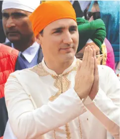  ?? Narinder NANU / AFP / GETTY IMAGES FILES ?? Prime Minister Justin Trudeau pays his respects at the Sikh shrine the Golden Temple in Amritsar
while on a visit to India in February 2018.