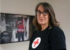  ?? Sebastian Foltz/Post-Gazette ?? “I’m in. I mean, the help that they give is amazing,” Marcia Donnellan says of volunteeri­ng for the Red Cross.
