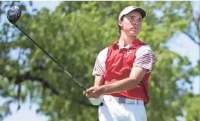  ?? TYGER WILLIAMS / JOURNAL SENTINEL ?? Arrowhead sophomore Piercen Hunt watches his shot on the second hole Tuesday at University Ridge.