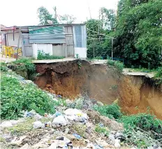  ?? EDIÇÕES NOVEMBRO ?? Ravinas são outra preocupaçã­o das autoridade­s municipais