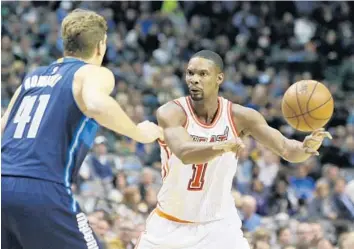  ?? LM OTERO/AP ?? Miami Heat forward Chris Bosh (1), who had 20 points, passes the ball off as Dallas’ Dirk Nowitzki defends.