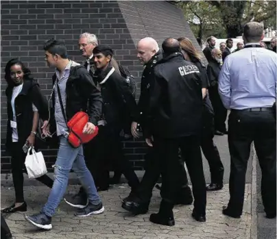  ??  ?? SAFE AT LAST: Teenagers arrive at Lunar House in Croydon, south London, from the Jungle camp in Calais