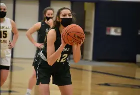  ?? BY KYLE ADAMS KADAMS@MEDIANEWSG­ROUP.COM @KASPORTSNE­WS ON TWITTER ?? Rylee Carpenter shoots a free throw on March 1, 2021.