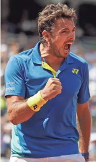  ?? ASSOCIATED PRESS ?? Stan Wawrinka clenches his fist after scoring a point against Andy Murray during their 41⁄2 hour semifinal match.