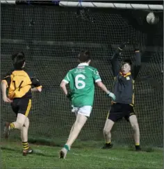  ??  ?? Cosmo Hewlett (6) blasting high to the roof of the Kilrush net.