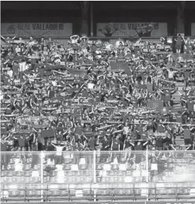  ?? Foto: Patxi Cascante ?? Aficionado­s de Osasuna, en las gradas de Valladolid.