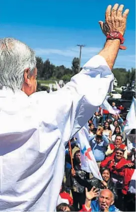  ?? (DPA) ?? Ventaja. Sebastián Piñera es favorito para los comicios del domingo en Chile, pero no podría evitar un balotaje con Guillier, el 17 de diciembre.