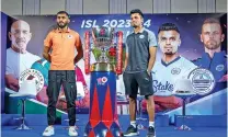  ?? ?? Subhasish Bose of Mohun Bagan Super Giants and Rahul Bheke of Mumbai City FC pose with the trophy