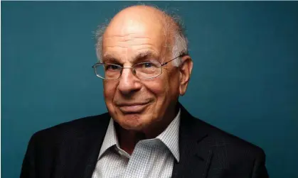  ?? Photograph: Richard Saker/The Guardian ?? Daniel Kahneman revealed the extent to which human beings make erroneous judgments in everyday situations and base their decisions on those judgments.