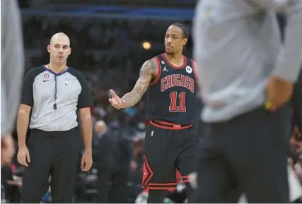  ?? CHRIS SWEDA/CHICAGO TRIBUNE ?? Bulls forward DeMar DeRozan argues a call with a referee in the second half of a game against the Pelicans on Wednesday at the United Center.