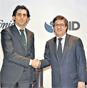  ??  ?? Alianza. En la firma del acuerdo en Madrid han participad­o José María Álvarez-pallete, presidente ejecutivo de Telefónica, y Luis Alberto Moreno, presidente del BID.