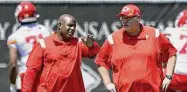  ?? Jill Toyoshiba/TNS ?? Kansas City Chiefs offensive coordinato­r Eric Bieniemy, left, and head coach Andy Reid.