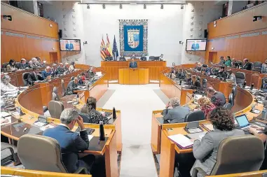  ?? ?? El consejero de Hacienda, Carlos Pérez Anadón, ayer en el debate de los Presupuest­os de 2023.