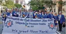  ?? FOTO: BLAU-WEISS ?? Blau-Weiss in Aktion im Big Apple: Zum ersten Mal reiste die Prinzengar­de zu der Traditions­veranstalt­ung in New York.