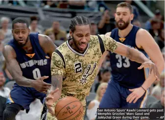  ?? — AP ?? San Antonio Spurs’ Kawhi Leonard gets past Memphis Grizzlies’ Marc Gasol and JaMychal Green during their game.