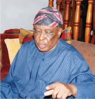  ??  ?? Chief Osoba: ‘Journalist­s of today are lazy.’
