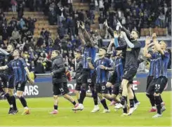  ?? // AFP ?? Los interistas esperan a su archirriva­l Milan en semifinale­s