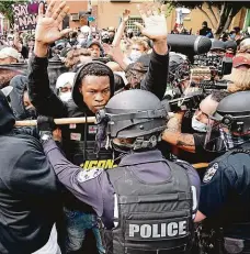  ?? Foto: ČTK ?? Protesty Poté co policisté, kteří stříleli na Taylorovou, byli zproštěni obvinění, propukly v Louisville nové demonstrac­e.