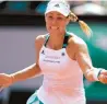  ?? Xinhua-Yonhap ?? Angelique Kerber returns a shot during the women’s singles first round match with Ekaterina Makarova at French Open tennis tournament in Roland Garros, Paris, Sunday.