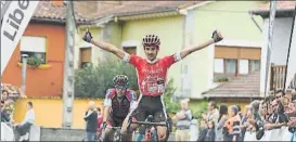  ?? FOTO: JAVI LINARES ?? Pleno de victorias Aitor Hernández ha comenzado la temporada muy fuerte